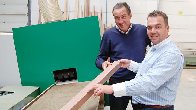 Soddisfatti della qualità: l'amministratore Dirk Ysewijn e il rivenditore WEINIG Ulrik Roekens Soddisfatti della qualità: l'amministratore Dirk Ysewijn e il rivenditore WEINIG Ulrik Roekens